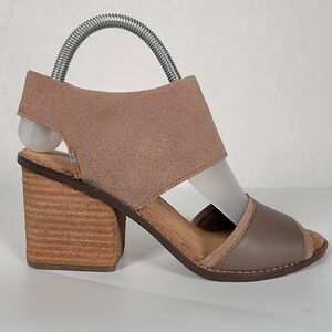TOMS Majorca Block Heel Sandals in Taupe/Tan, Size 8.5